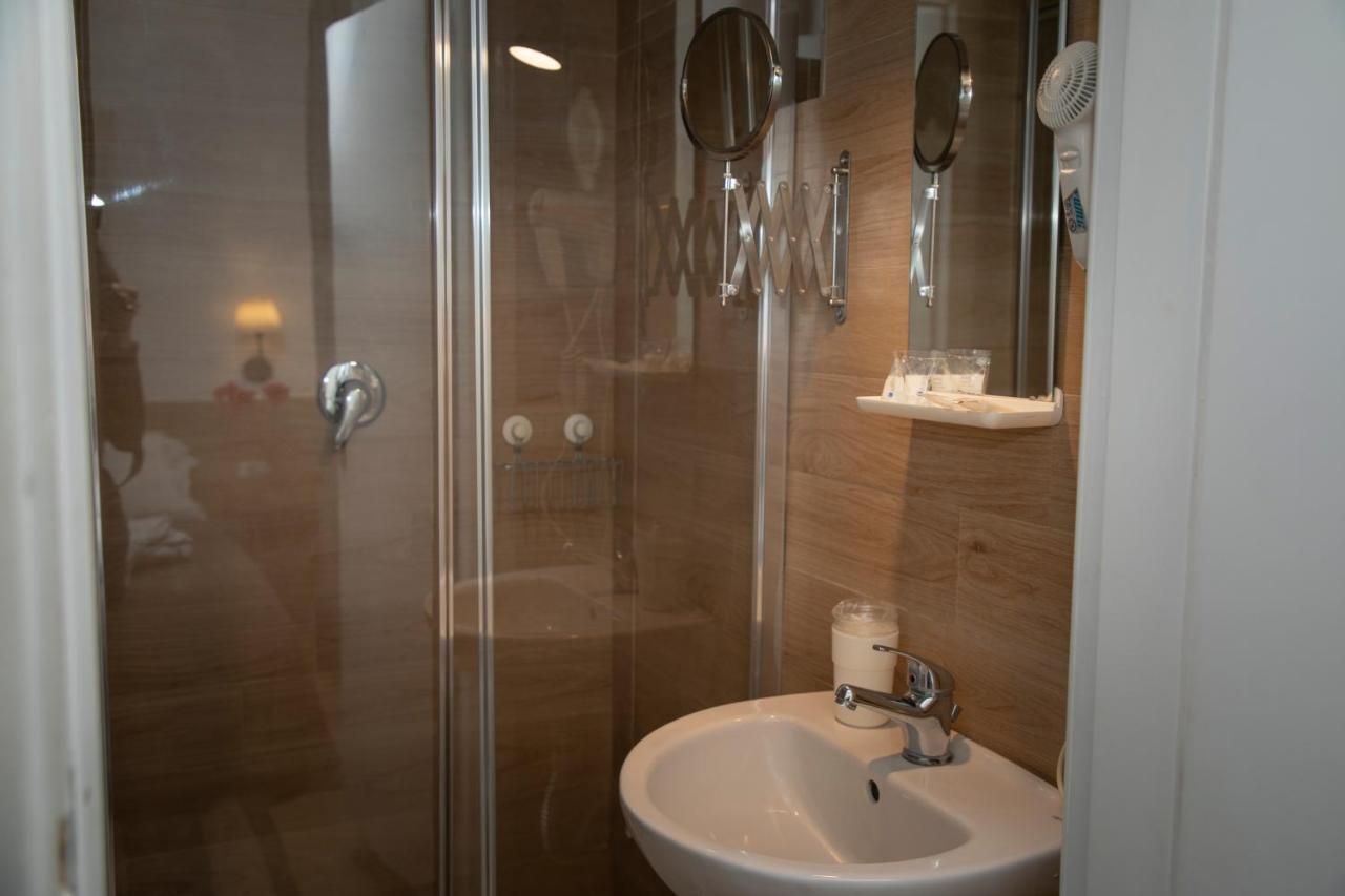 Triple Room,1405005176:JPEG